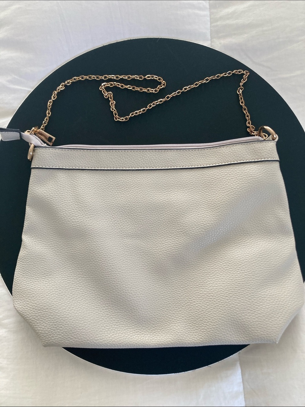 Women’s Chain Strap Shoulder Bag in Light Gray